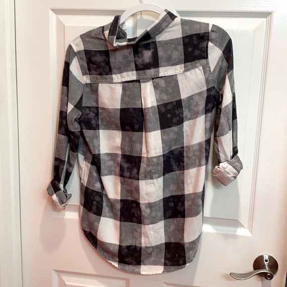 Black and white checkered flannel - Picture 2 of 3